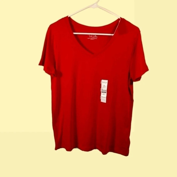 NWT- Time And Tru Red Vee Neck Shirt. Size M. C90​​ - Picture 6 of 6